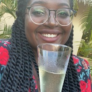 Meet your Posher, Aliya